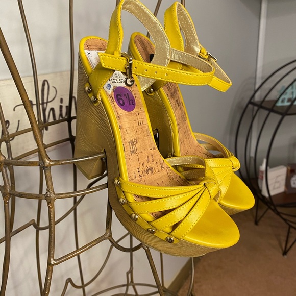 Wedge sandal - Picture 2 of 3